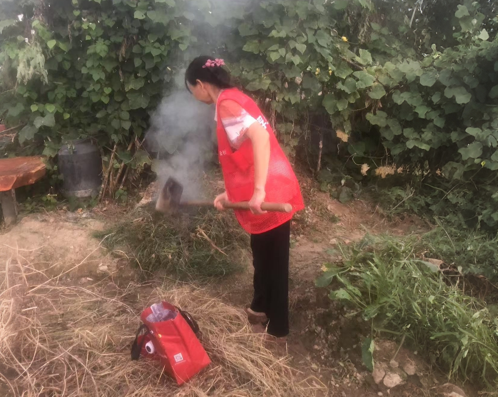 江西奉新：速灭秸秆火 守护好环境