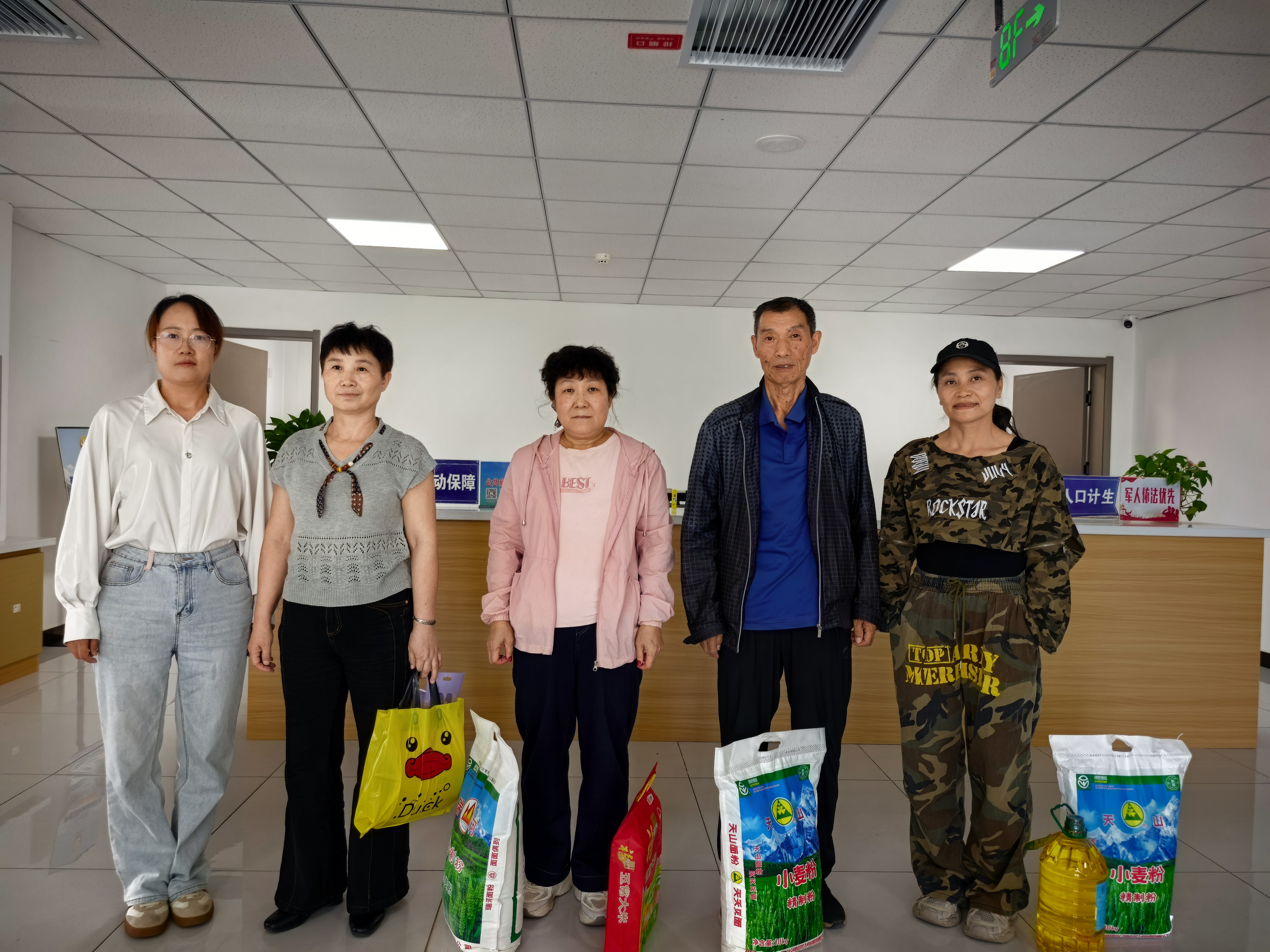 党建引领聚合力 微光成炬暖民心