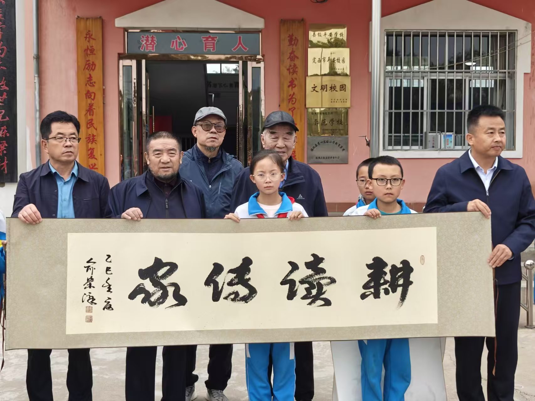 半生坎坷守初心 四十春秋践担当——丁目迪情系桑梓助学兴艺暖学子